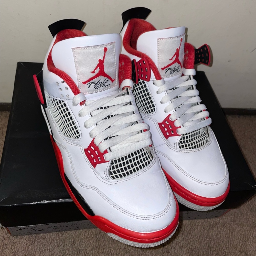 Air Jordan 4 Retro